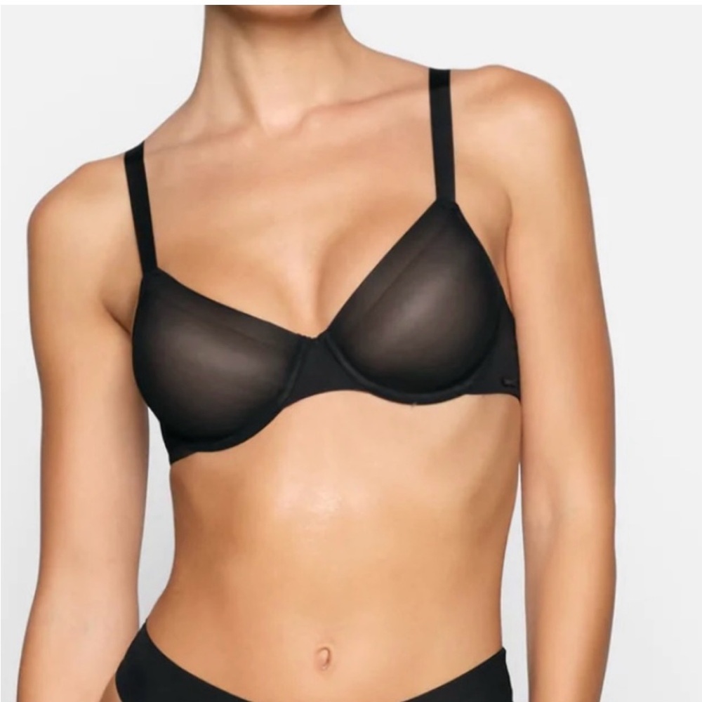 NWT SKIMS No Show Molded Unlined Demi Bra